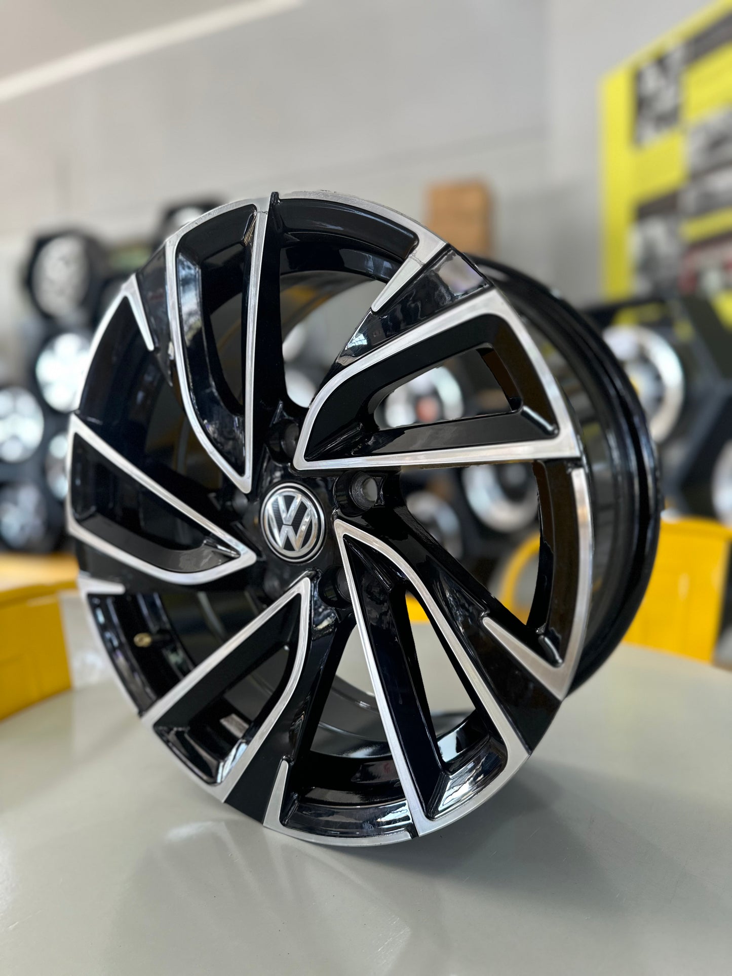 15" VW 5X112 BLACK/SILVER