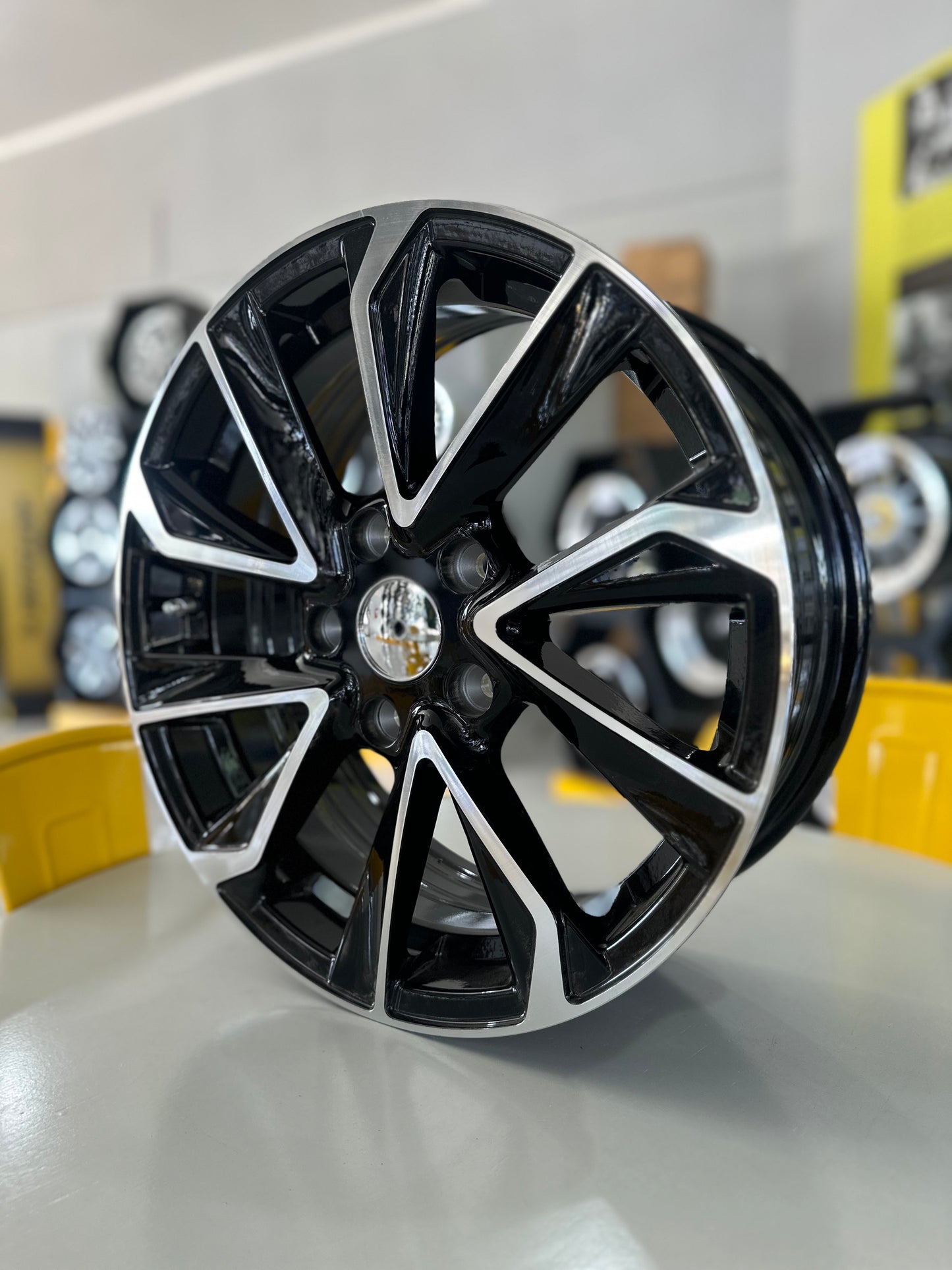16" TOYOTA/SUZUKI 5X114 BLACK/SILVER