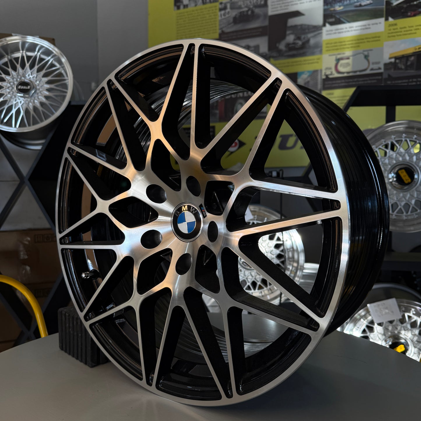 18" BMW 5X120 SILVER/BLACK