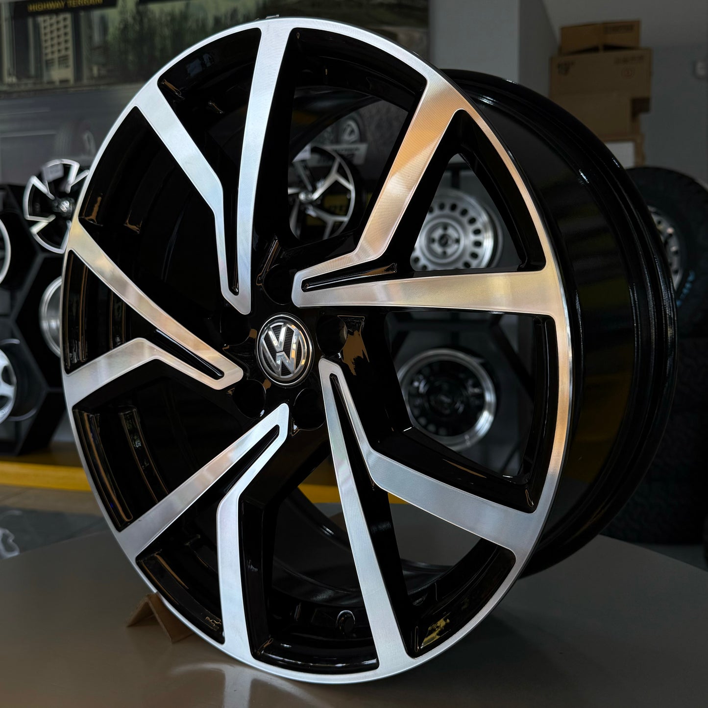 17" VW 5X100 BLACK/SILVER