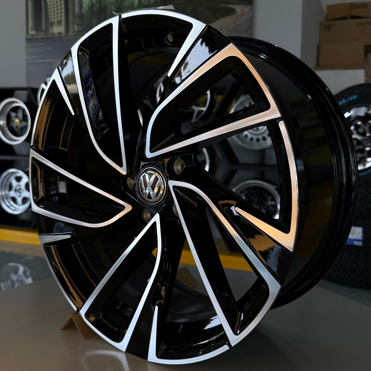 17" VW 5X100 BLACK/SILVER