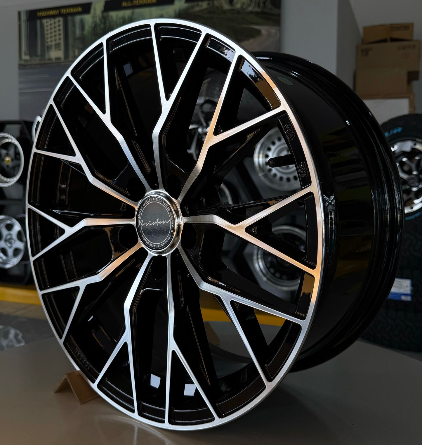 17" FORGED 5X108/114 BLACK/SILVER