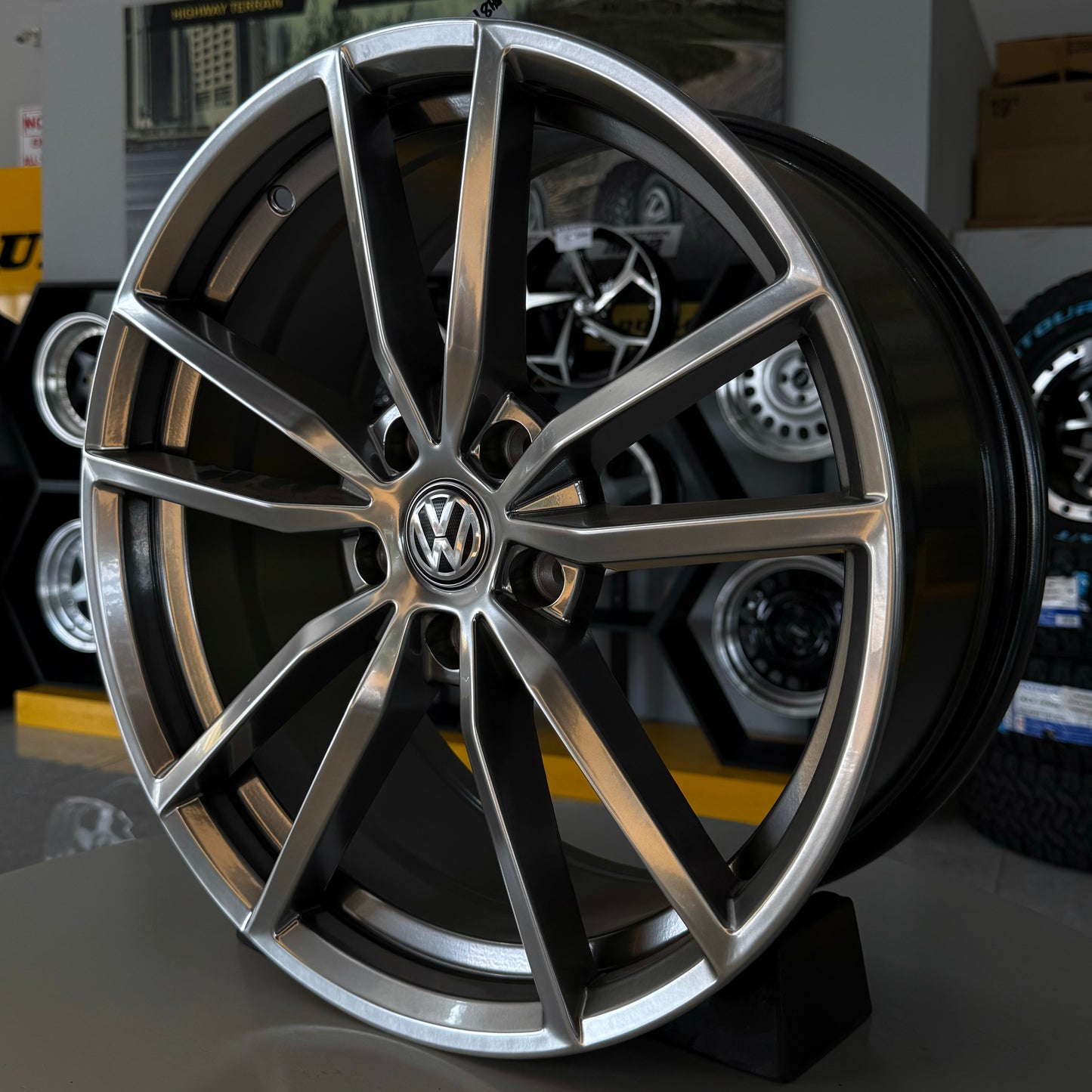 18" VW 5X112 SILVER/GREY