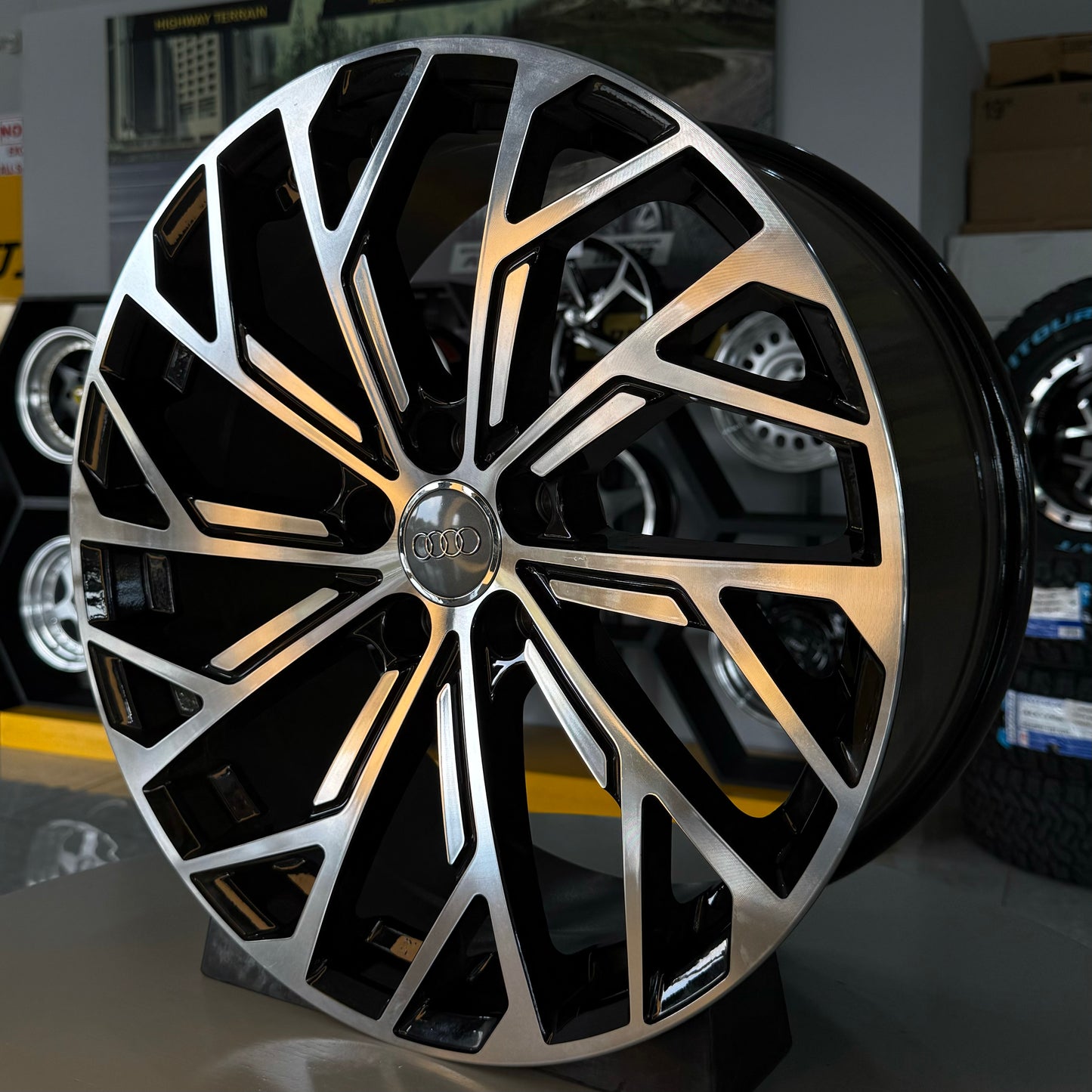 19" AUDI 5X112 BLACK/SILVER