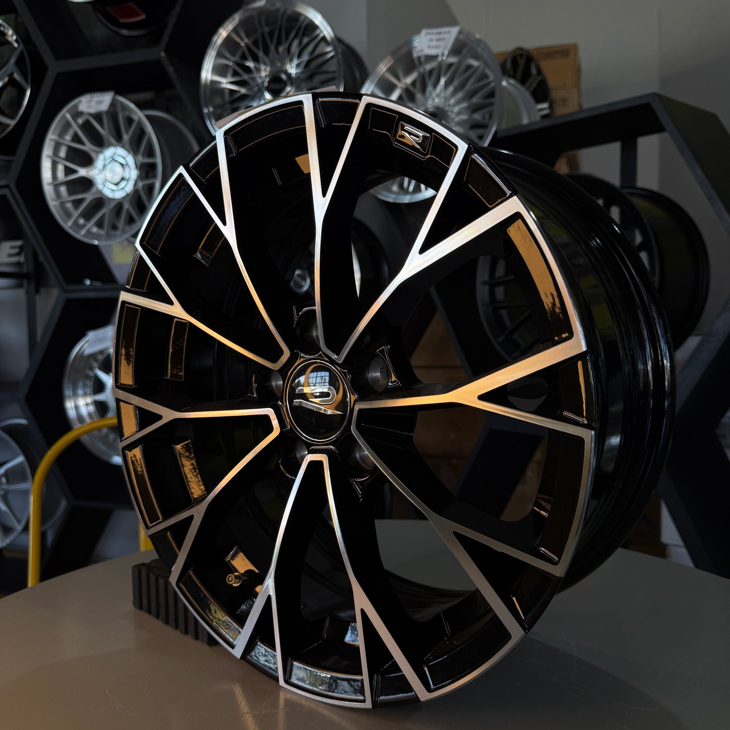 15" R 5X100 BLACK/SILVER