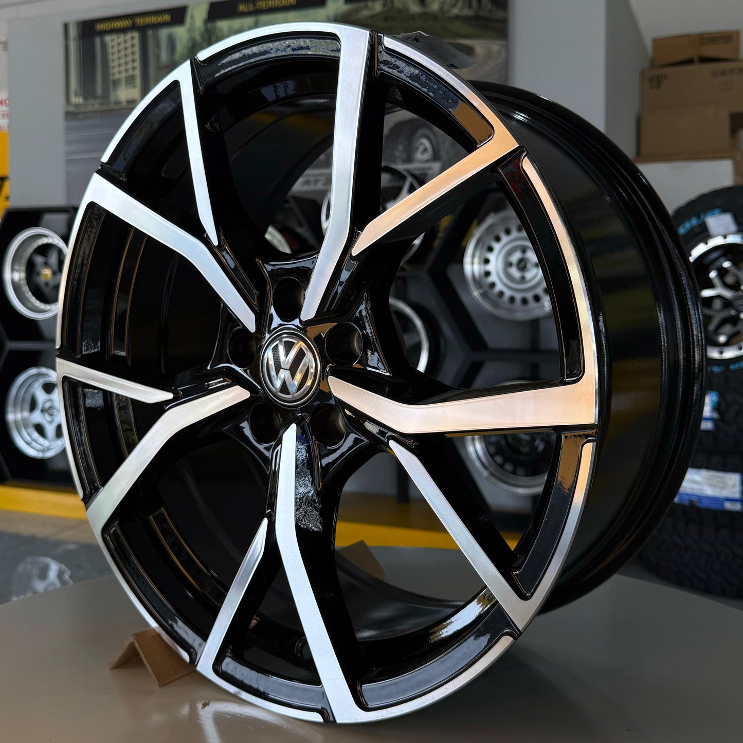 17" VW 5X100 BLACK/SILVER