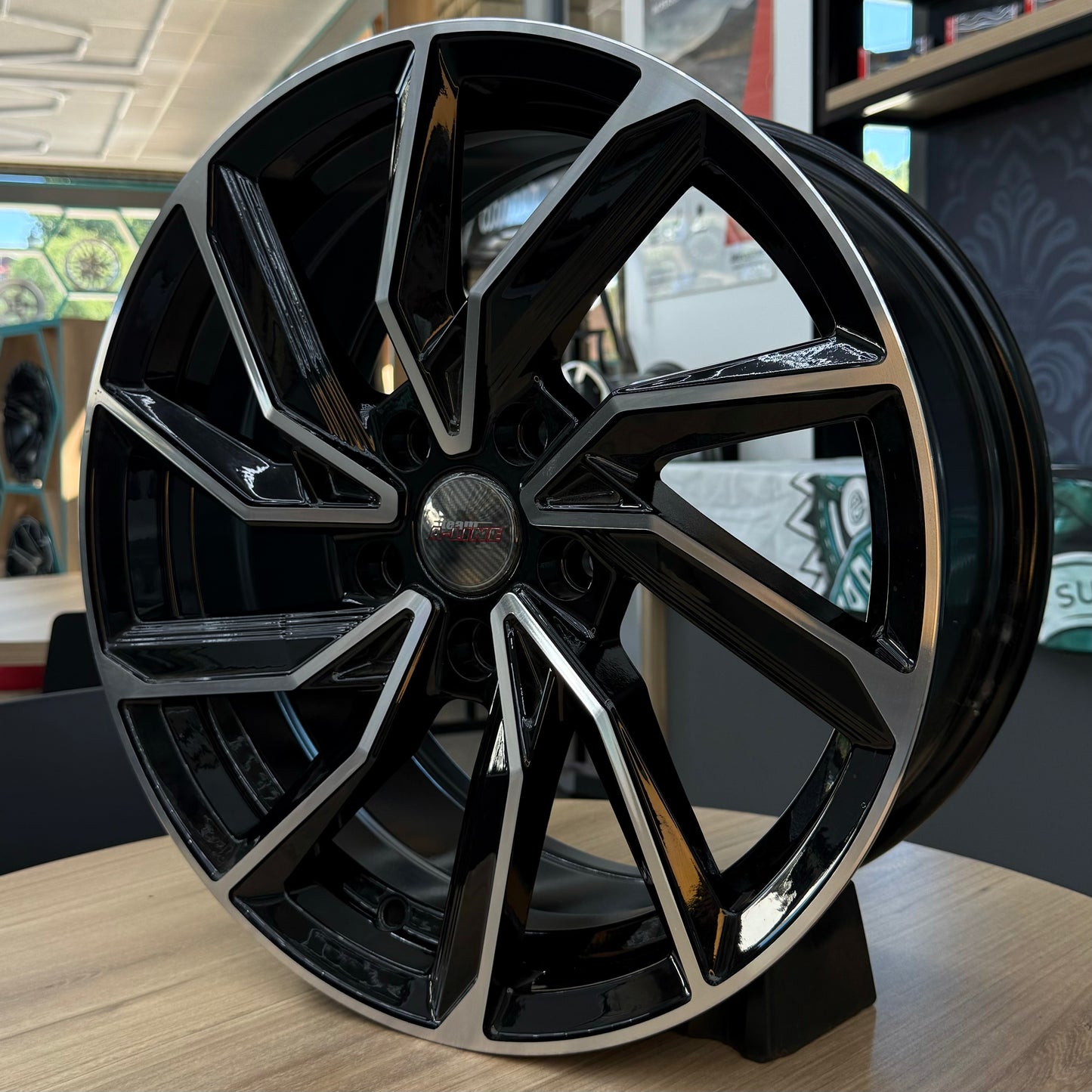 17" ALINE 5X114 BLACK/SILVER