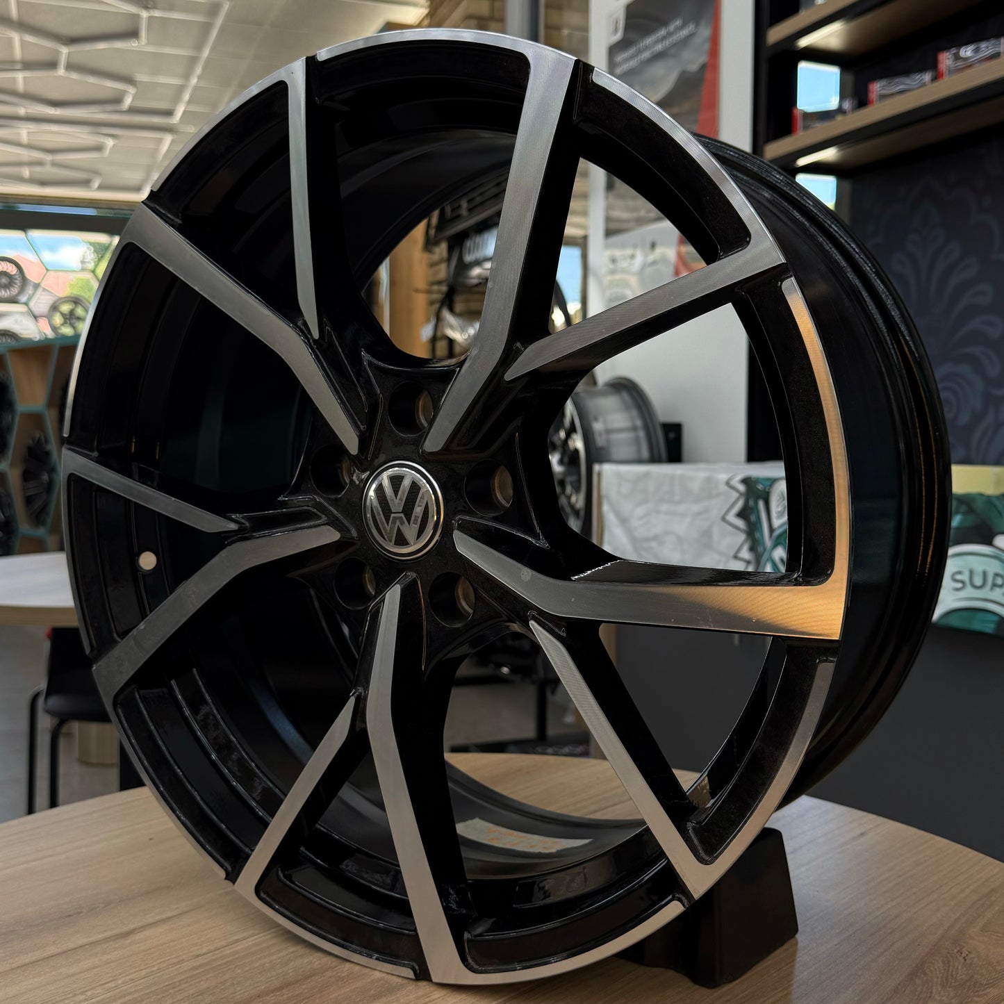 18" VW 5X112 BLACK/SILVER